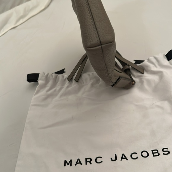 Marc Jacobs Recruit leather crossbody bag in Beige - Picture 17 of 17